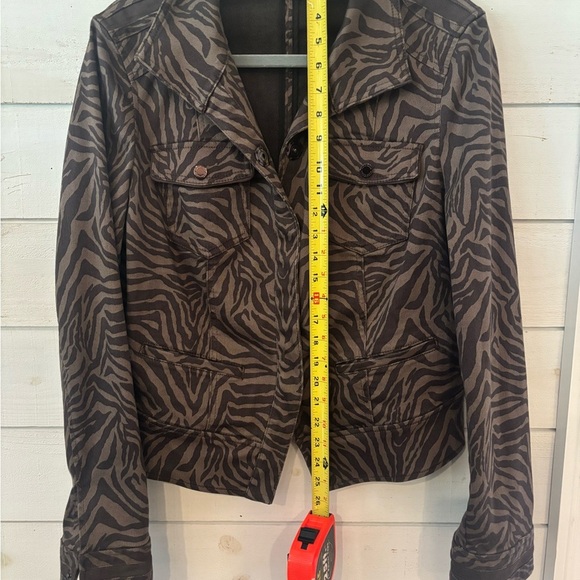 WHBM Espresso Zebra Print
Denim Jacket Size 12. Great Condition! - Picture 11 of 16